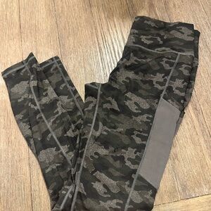 Fabletics Women’s PowerHold Black and Gray Camouflage Leggings Sz Lg $15